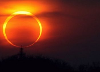 Японский космический аппарат зафиксировал кольцеобразное солнечное затмение