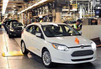 Качество сборки салона автомобилей Ford поднимется на новый уровень