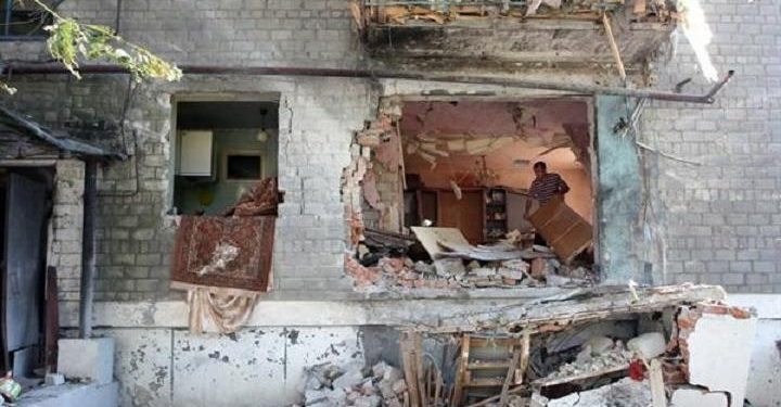 Донецк продолжают интенсивно обстреливать, разрушены много домов