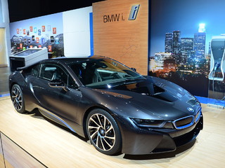 Концерн BMW планирует пополнить модельную линейку своего экологического суббренда "i"