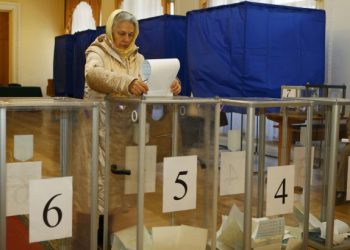 Члены Артемовского избиркома испортили половину всех бюллетеней
