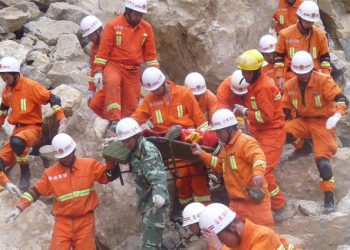 В результате землетрясения в Китае пострадало больше 300-х человек