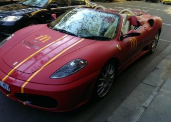 Еду из McDonalds доставляют на Ferrari F430 Spider