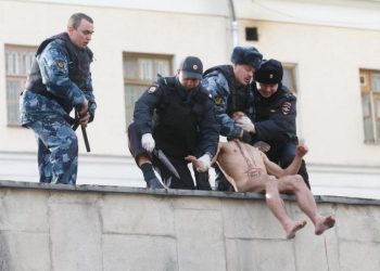 У художника Павленского нет воспаления легких, – адвокат