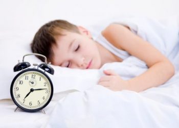 Стало известно, как повлияет переход на зимнее время на детей