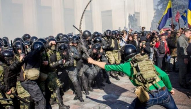 Сына «свободовца», махавшего цепью под Радой, взяли под стражу