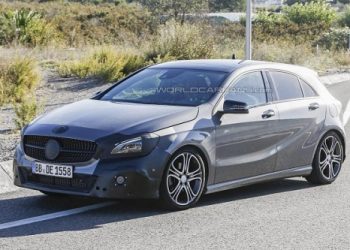 Рестайлинговый Mercedes-Benz A-Class попался автошпионам