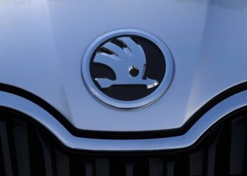 Обновленная Skoda Superb выйдет с гибридным двигателем