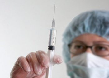 В России испытают на добровольцах вакцину от СПИДа