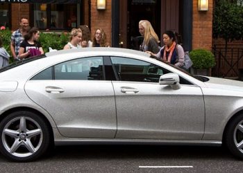 Продан Mercedes молдавской студентки с миллионом страз Swarovski