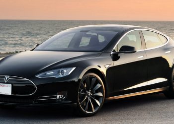 Компания Tesla озвучила цены на электромобиль Tesla Model S P85D