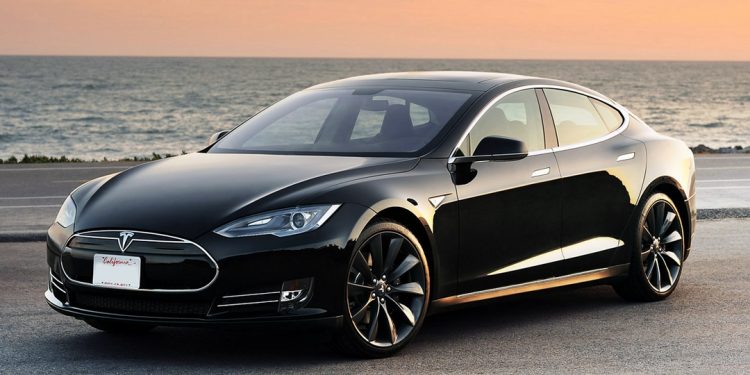 Компания Tesla озвучила цены на электромобиль Tesla Model S P85D