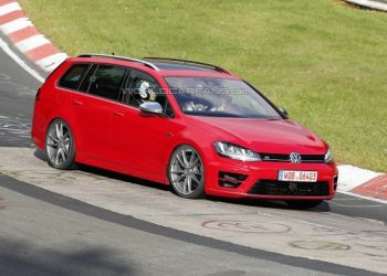 Тестирование Volkswagen Golf R проходит в Германии