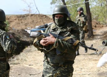 Террористы подорвали украинский БТР под Смелым, два бойца погибло