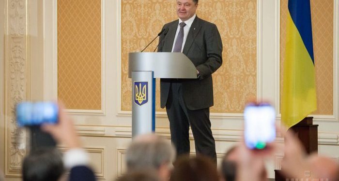 Президент Порошенко пообещал подписать закон о люстрации и уволить Литвина