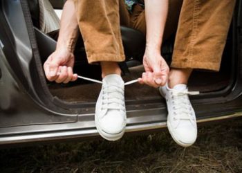 Врачи рассказали, как завязывание шнурков связано с болезнью сердца