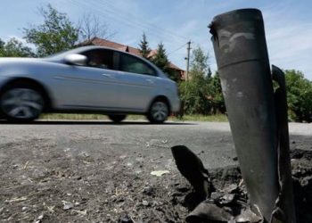В Зугресе взрывом снаряда убило двоих детей