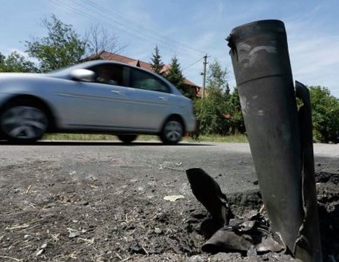В Зугресе взрывом снаряда убило двоих детей