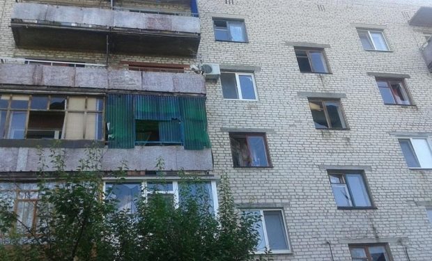 Из-за обстрелов боевиков часть Луганщины осталась без света, газа и воды