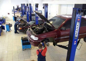 Продажи автомобилей в России упала