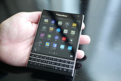 BlackBerry обменяет iPhone на BlackBerry Passport с доплатой