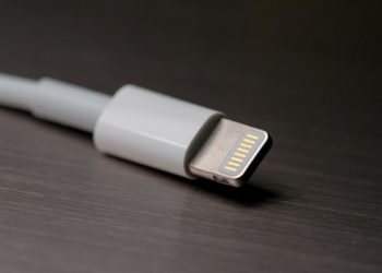Lightning станет доступным для других производителей
