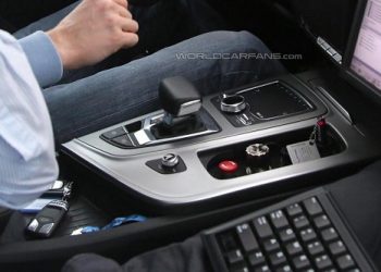 В сеть выложили снимки интерьера Audi Q7