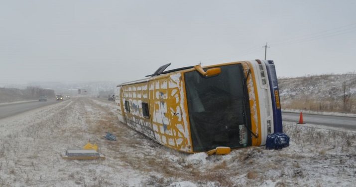 В Харьковской области перевернулся автобус с пассажирами