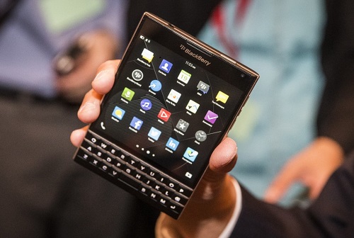 BlackBerry Passport «выжил» после падения с 6 метровой высоты