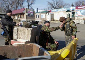 Боевики обстреляли жителей Кировска, есть погибшие и раненные