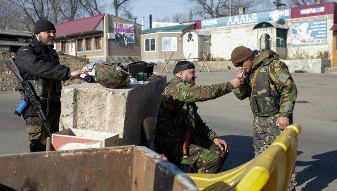 Боевики обстреляли жителей Кировска, есть погибшие и раненные