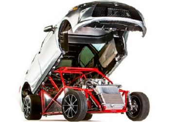 Toyota презентовала драгстер с кузовом от седана Camry