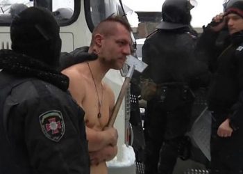 Милиционер, выложивший скандальное видео с казаком Гаврилюком, вернулся в Украину