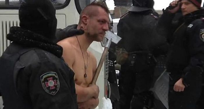 Милиционер, выложивший скандальное видео с казаком Гаврилюком, вернулся в Украину