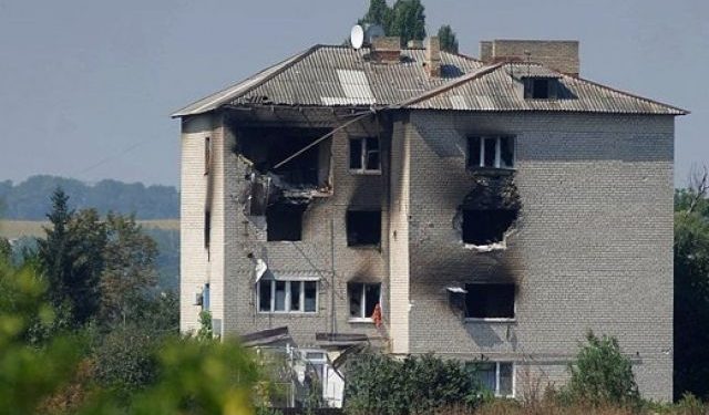 Донецк обстреляли из тяжелой артиллерии, разрушены жилые дома