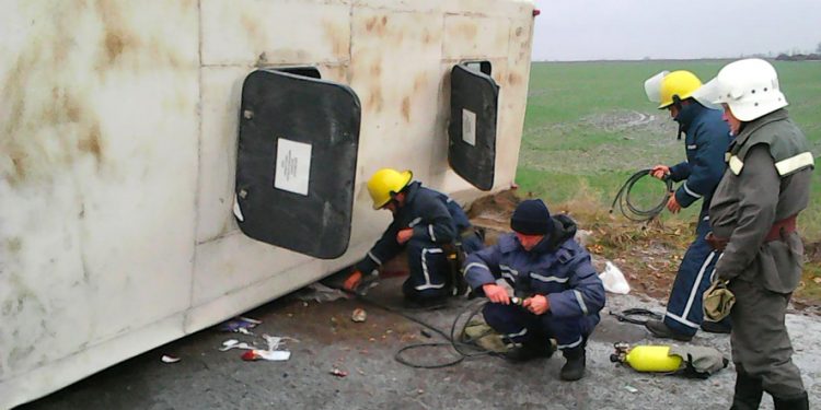 На Полтавщине перевернулся рейсовый автобус, два человека погибли