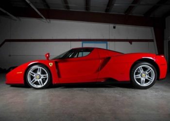 Подбитый Ferrari Enzo выставлен на аукцион
