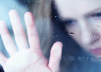 Специалисты посоветовали, как справиться с грустью