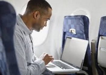 Пассажир самолета получил счет в 1171 доллар за использование Wi-Fi на борту