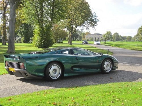 Королевский Jaguar XJ220 будет продан через аукцион