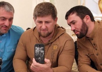 Кадыров призвал россиян отказаться от американских смартфонов и соцсетей