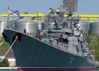 Российский военный корабль загорелся в Севастополе