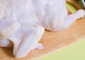 Стало известно, какая курятина безопасна для здоровья