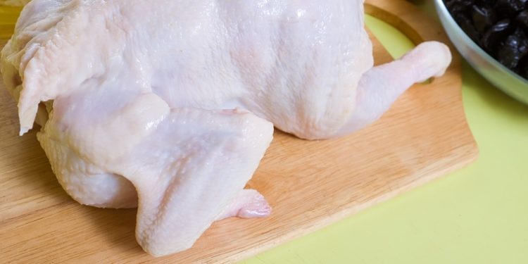 Стало известно, какая курятина безопасна для здоровья