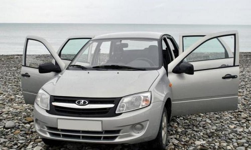 «АвтоВАЗ» отзывает 15 тысяч Lada Granta
