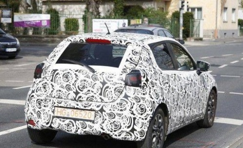 В сеть попали фотографии нового кроссовера Mazda