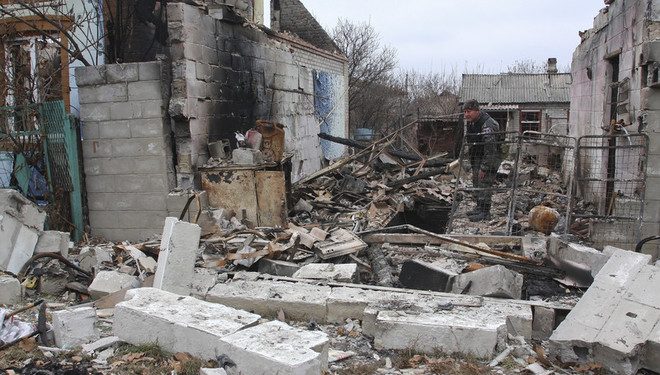 Всю ночь Станица Луганская была под огнем, разрушены десятки домов