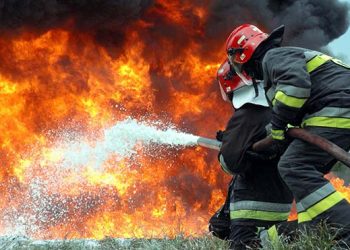 Медики рассказали о вредности одежды пожарников