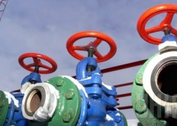 Из-за падения нефтяных цен Россия вынуждена пересмотреть бюджет