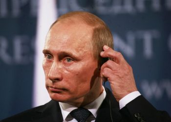 В АП опровергли угрозы Путина в адрес Порошенко